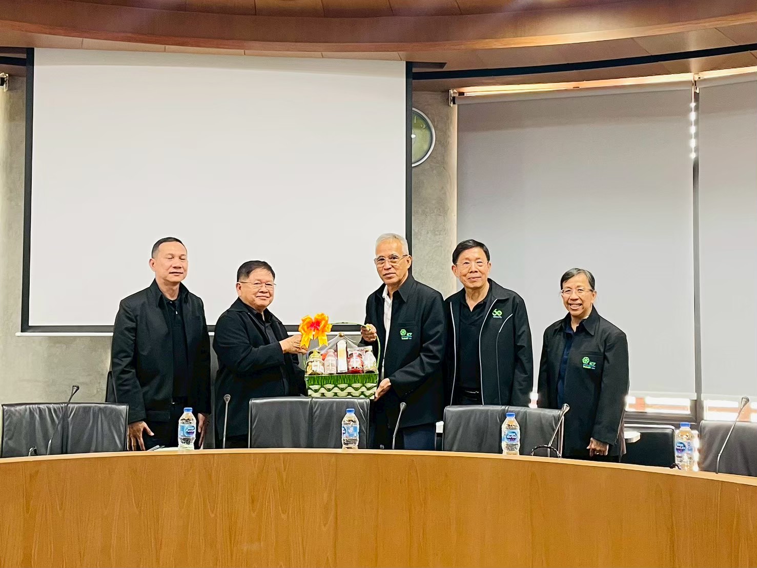 ชุมนุมสหกรณ์ออมทรัพย์ไทย ไอซีที จำกัด มอบกระเช้าให้คณะที่ปรึกษา ประจำปี 2569 รูปที่ 4