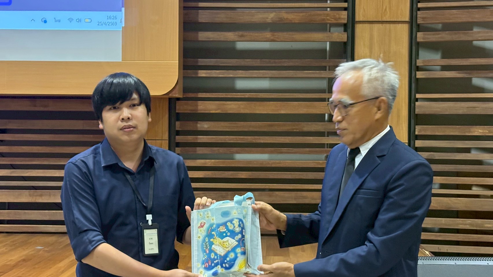 โครงการอบรมเจาะลึกเทคนิคการเขียนหนังสือโต้ตอบและรายงานการประชุม ยุค AI รุ่นที่ 1 รูปที่ 15