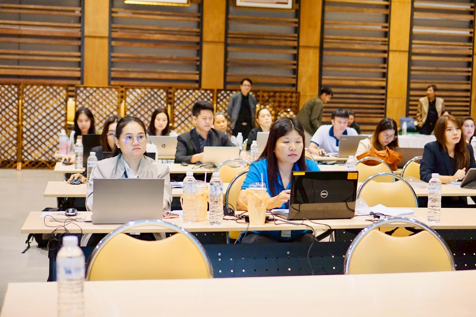 โครงการอบรมการใช้ Canva เพื่อการผลิตสื่อและเอกสารของสหกรณ์ รุ่นที่ 2 รูปที่ 108