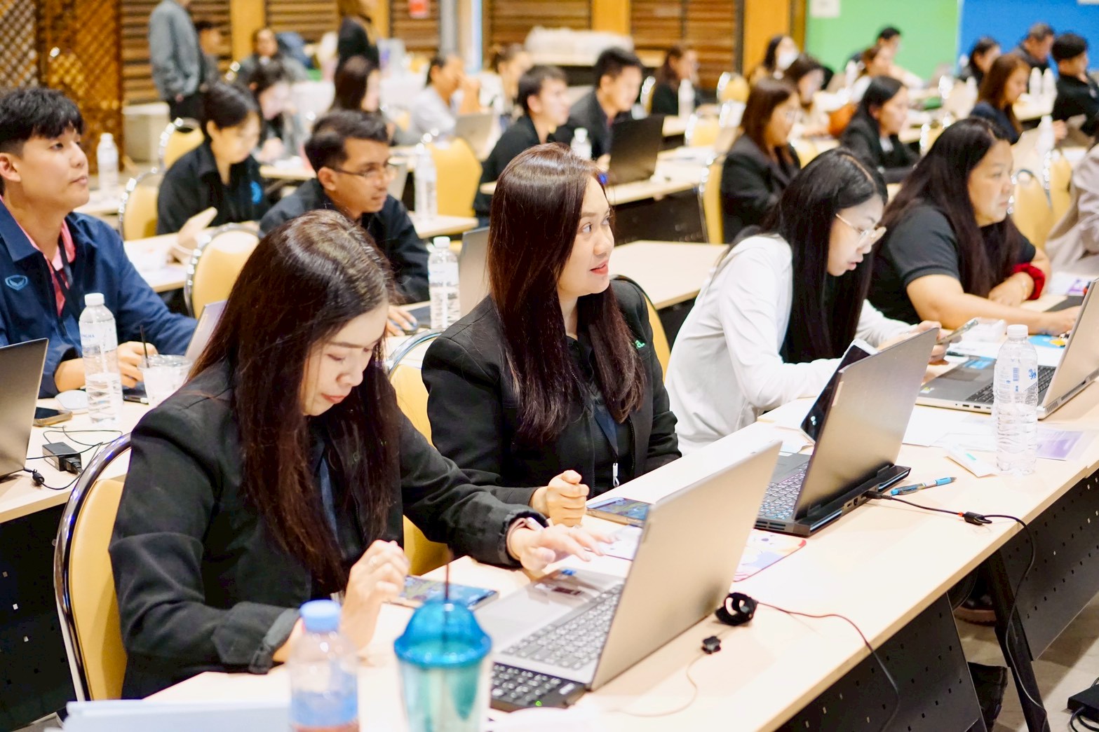 โครงการอบรมการใช้ Canva เพื่อการผลิตสื่อและเอกสารของสหกรณ์ รุ่นที่ 2 รูปที่ 147