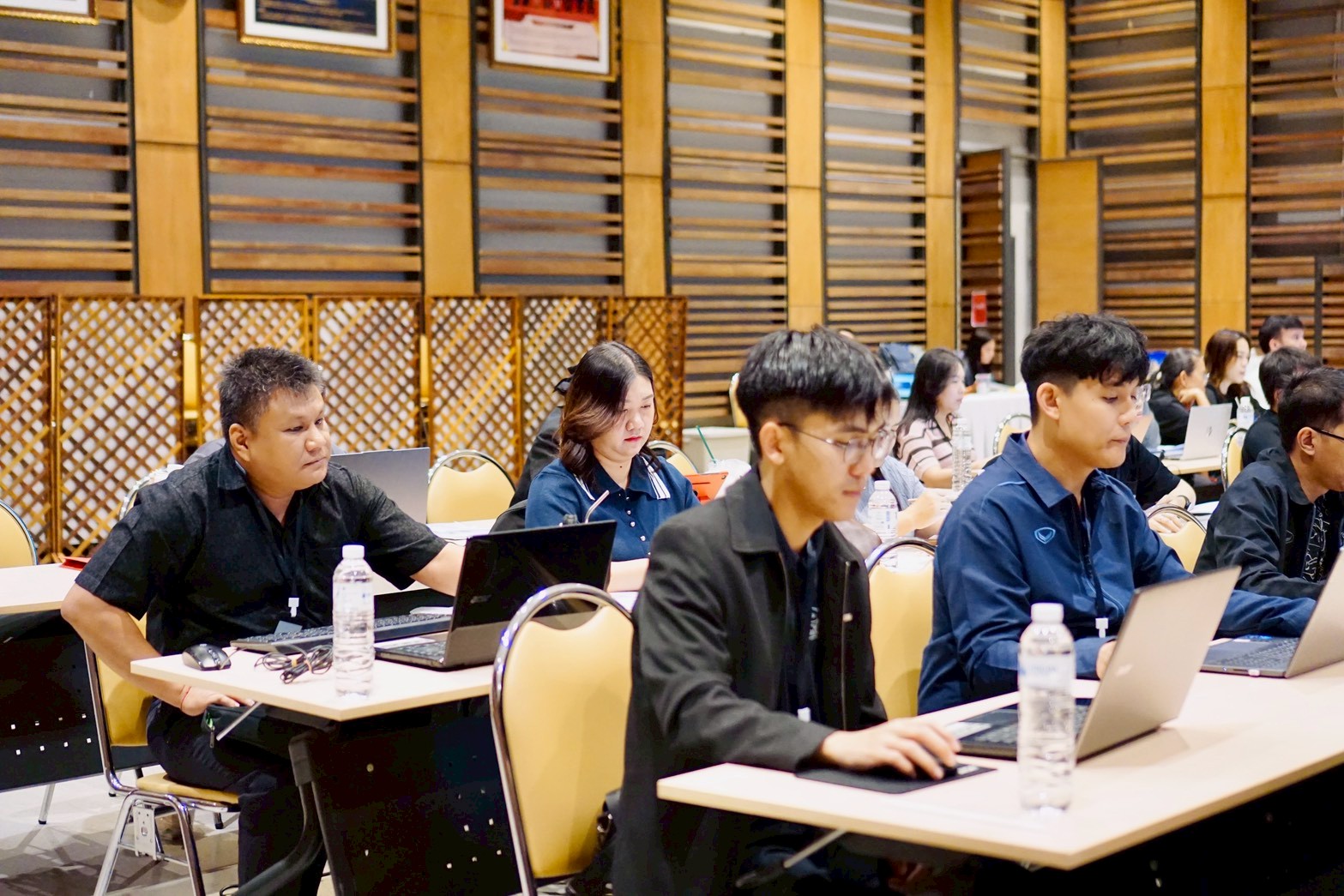 โครงการอบรมการใช้ Canva เพื่อการผลิตสื่อและเอกสารของสหกรณ์ รุ่นที่ 2 รูปที่ 19