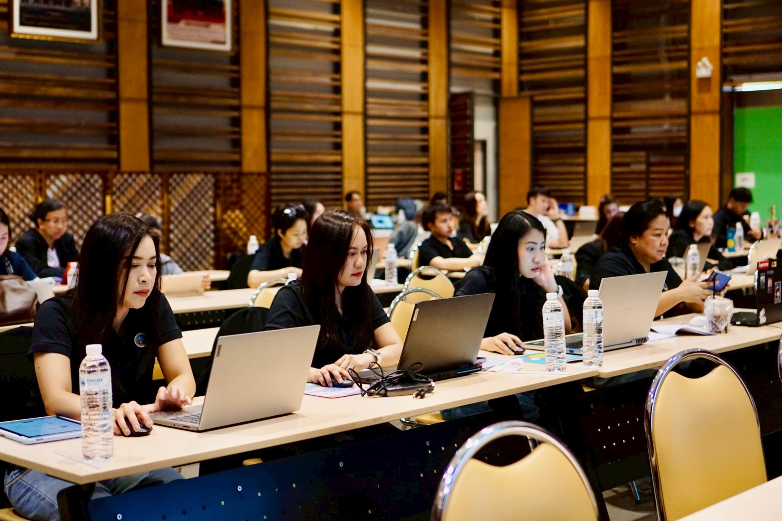 โครงการอบรมการใช้ Canva เพื่อการผลิตสื่อและเอกสารของสหกรณ์ รุ่นที่ 2 รูปที่ 22