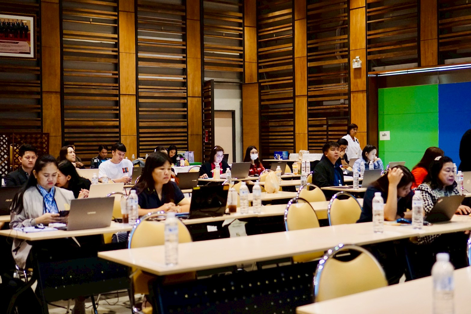 โครงการอบรมการใช้ Canva เพื่อการผลิตสื่อและเอกสารของสหกรณ์ รุ่นที่ 2 รูปที่ 38