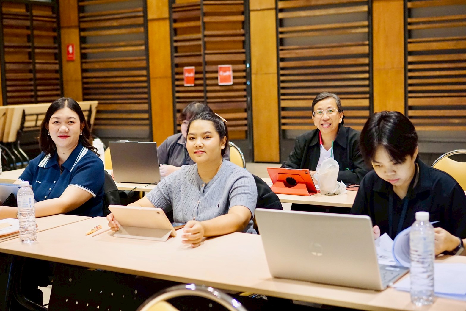 โครงการอบรมการใช้ Canva เพื่อการผลิตสื่อและเอกสารของสหกรณ์ รุ่นที่ 2 รูปที่ 40