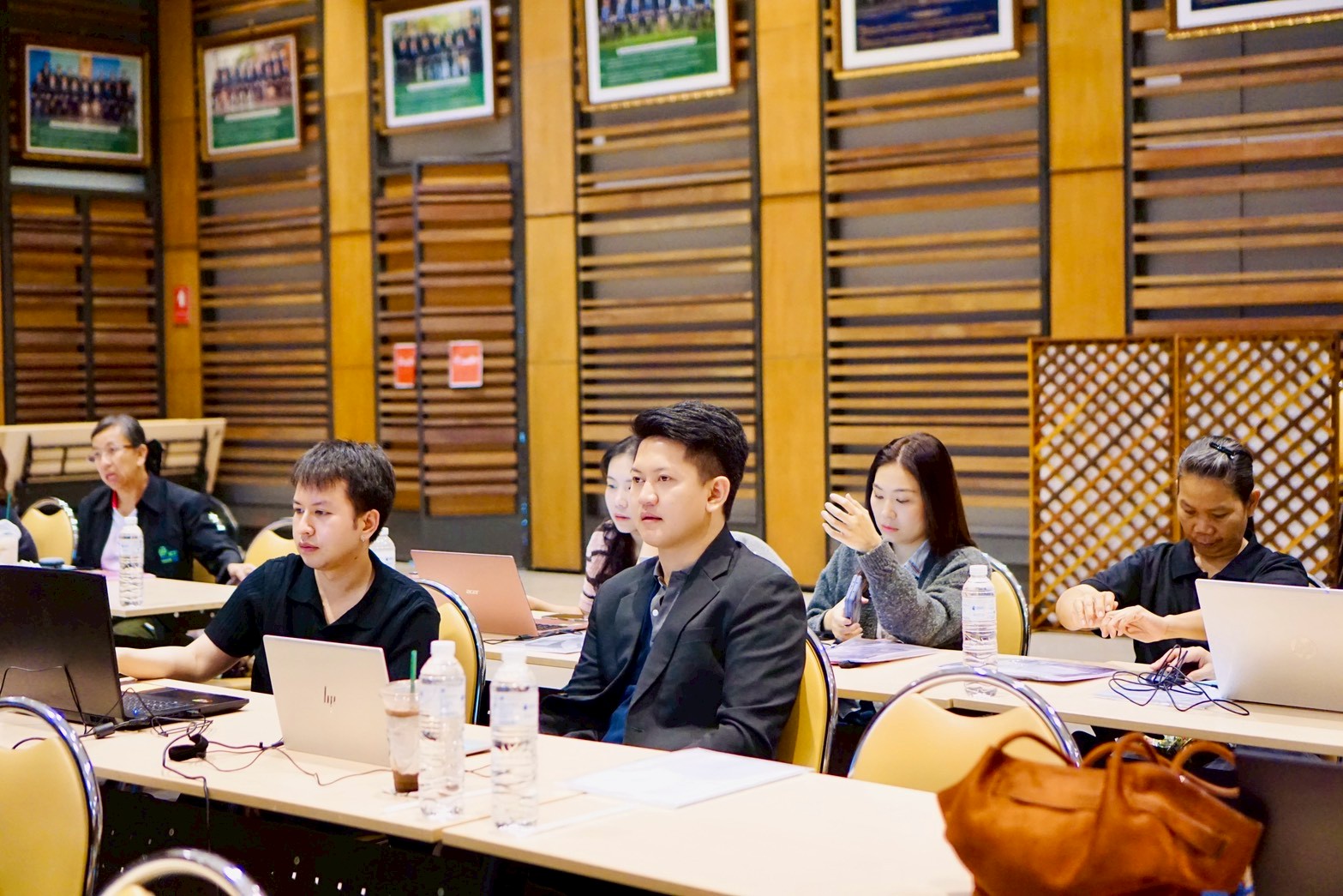 โครงการอบรมการใช้ Canva เพื่อการผลิตสื่อและเอกสารของสหกรณ์ รุ่นที่ 2 รูปที่ 44