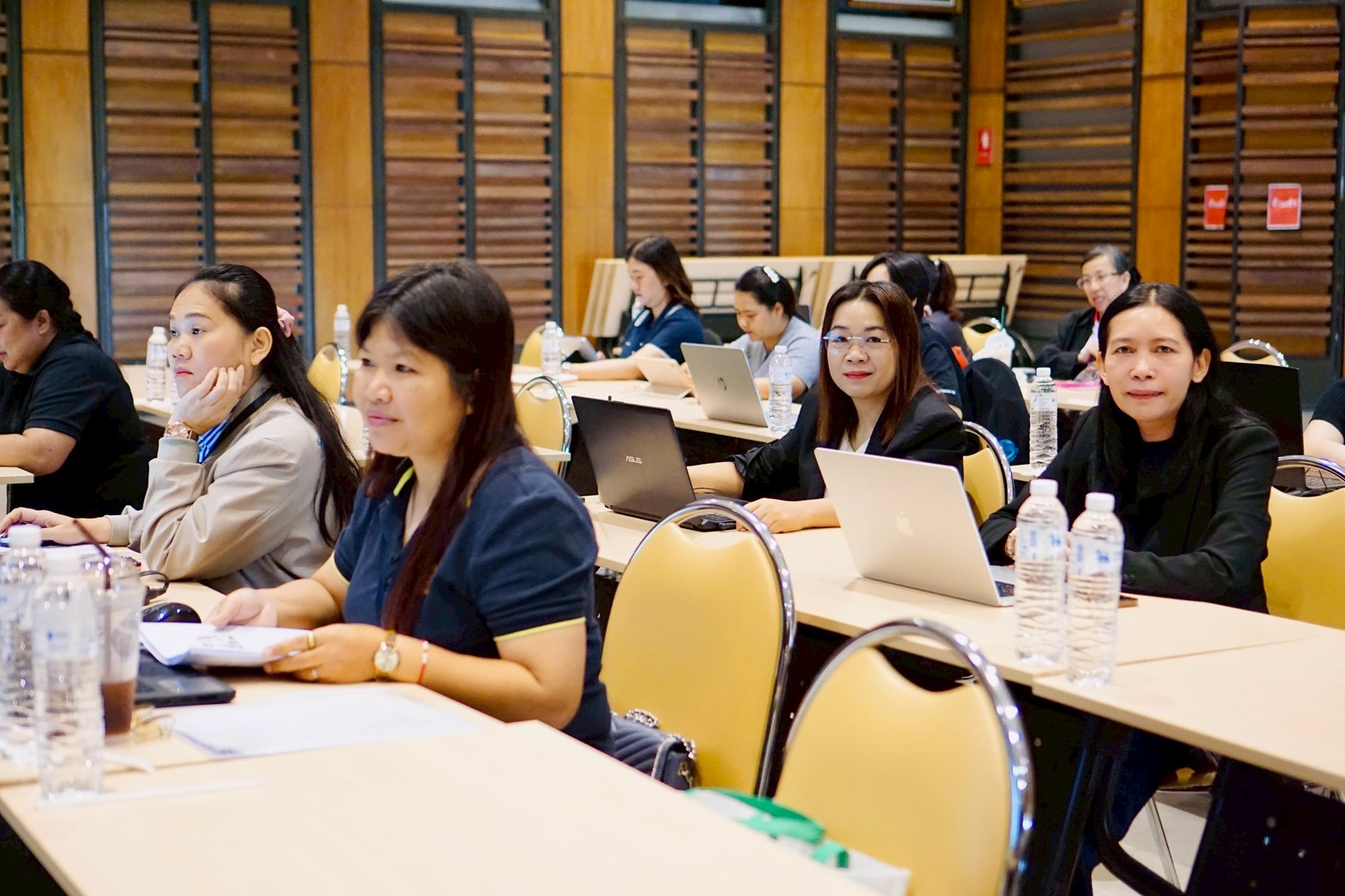 โครงการอบรมการใช้ Canva เพื่อการผลิตสื่อและเอกสารของสหกรณ์ รุ่นที่ 2 รูปที่ 46