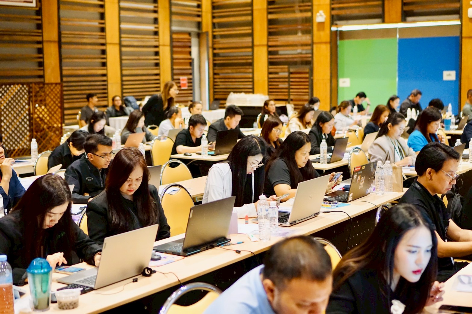 โครงการอบรมการใช้ Canva เพื่อการผลิตสื่อและเอกสารของสหกรณ์ รุ่นที่ 2 รูปที่ 86