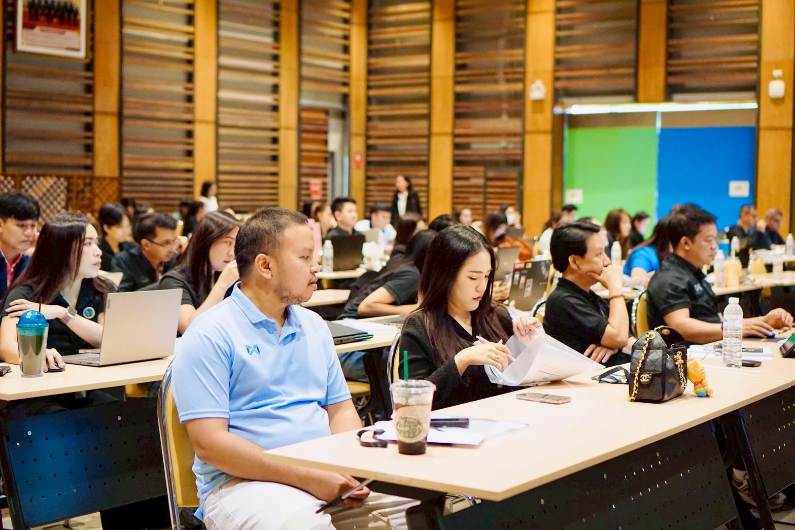 โครงการอบรมการใช้ Canva เพื่อการผลิตสื่อและเอกสารของสหกรณ์ รุ่นที่ 2 รูปที่ 93