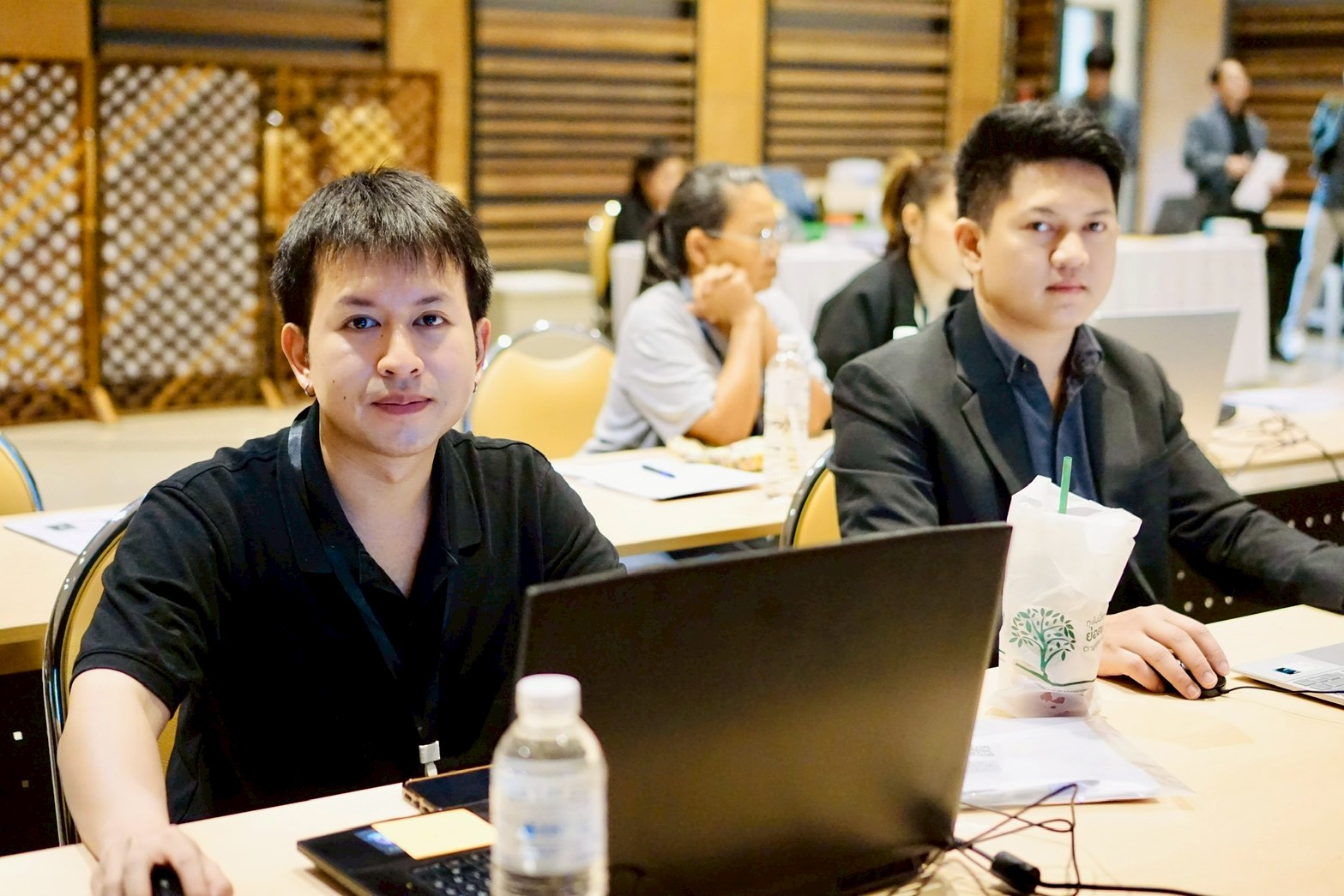 โครงการอบรมการใช้ Canva เพื่อการผลิตสื่อและเอกสารของสหกรณ์ รุ่นที่ 2 รูปที่ 98